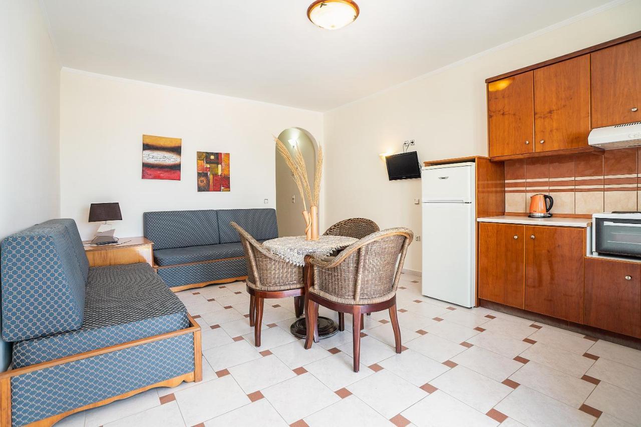Livadia Beach Suite Екстер'єр фото