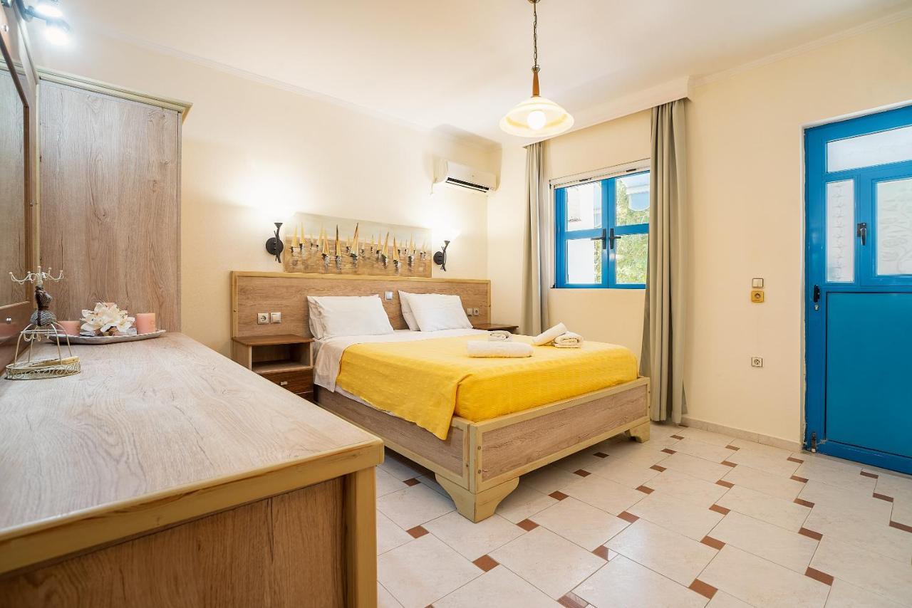 Livadia Beach Suite Екстер'єр фото